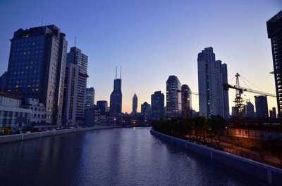 傍晚漫步蘇州河，穿越上海的時光之廊